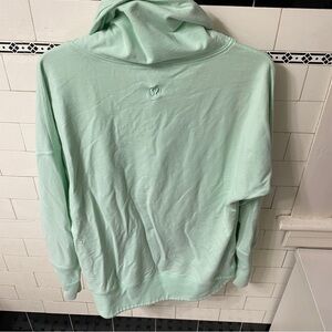 lululemon athletica Mint Green cowl neck pullover Size 10 pre-owned